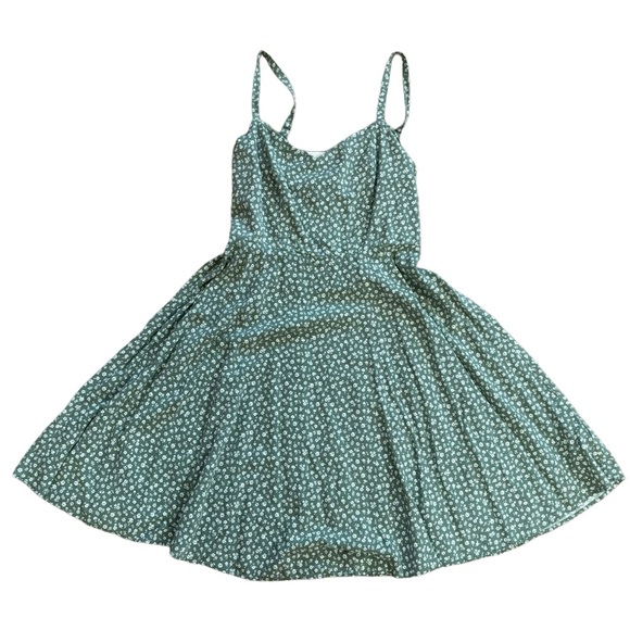 Old Navy Dresses & Skirts - Old Navy Fit Snd Flare Smocked Back Green Floral Sundress Womens Small Beach